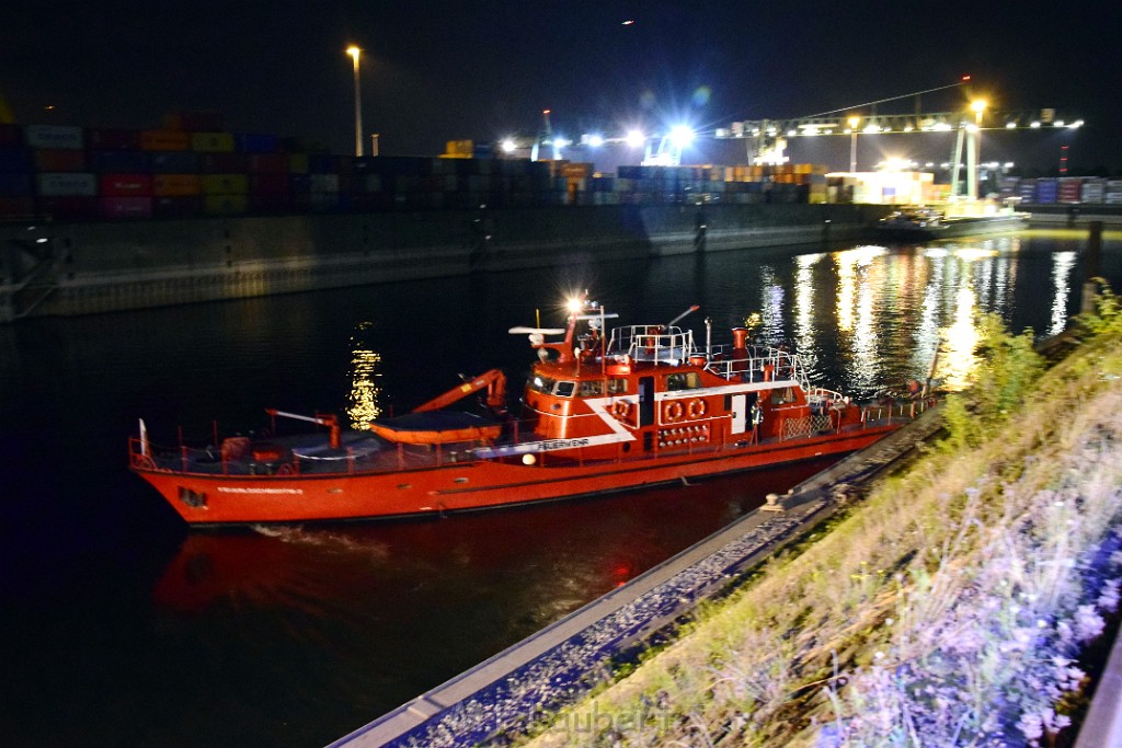 Havarie Wassereinbruch Motorraum beim Schiff Koeln Niehl Niehler Hafen P421.JPG - Miklos Laubert